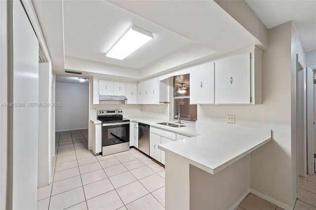 7315 Allen Dr, Hollywood, FL 33024