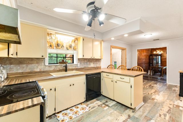 427 Corinth Rd., Petal, MS 39465
