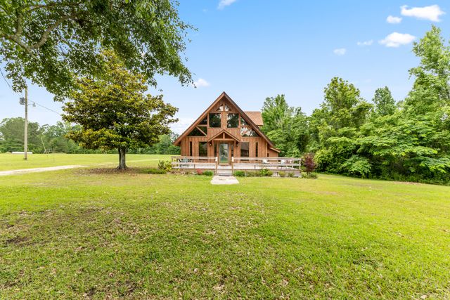 427 Corinth Rd., Petal, MS 39465