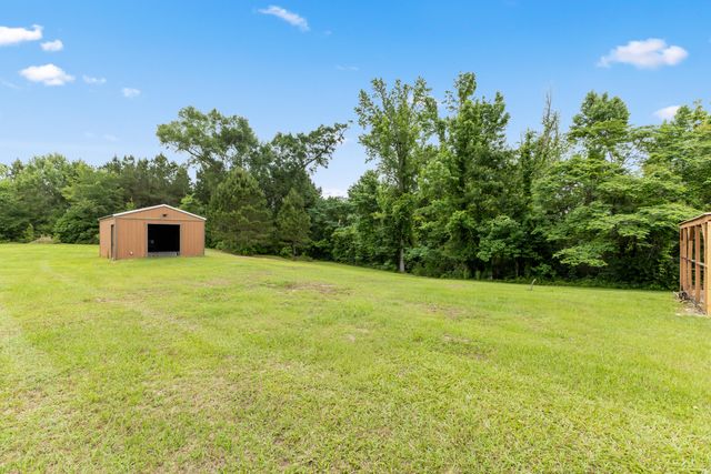 427 Corinth Rd., Petal, MS 39465