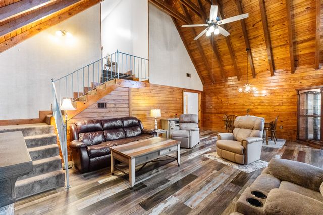 427 Corinth Rd., Petal, MS 39465
