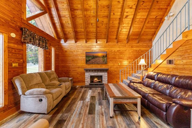 427 Corinth Rd., Petal, MS 39465