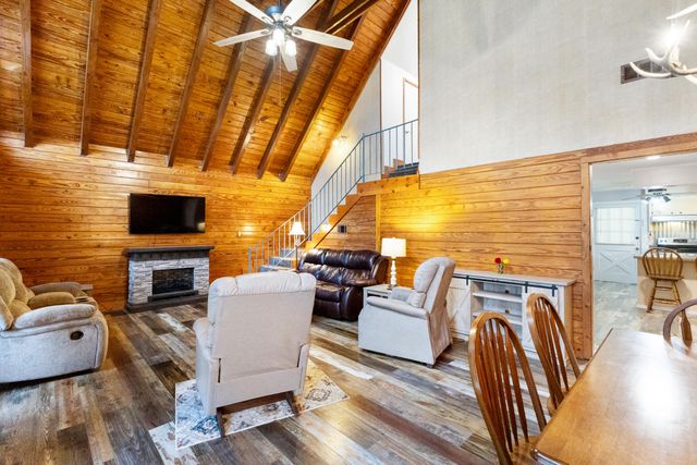 427 Corinth Rd., Petal, MS 39465