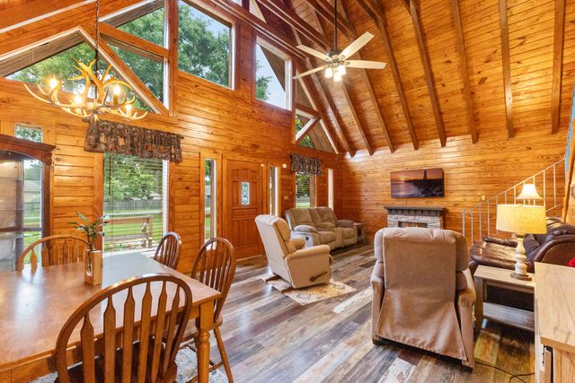 427 Corinth Rd., Petal, MS 39465