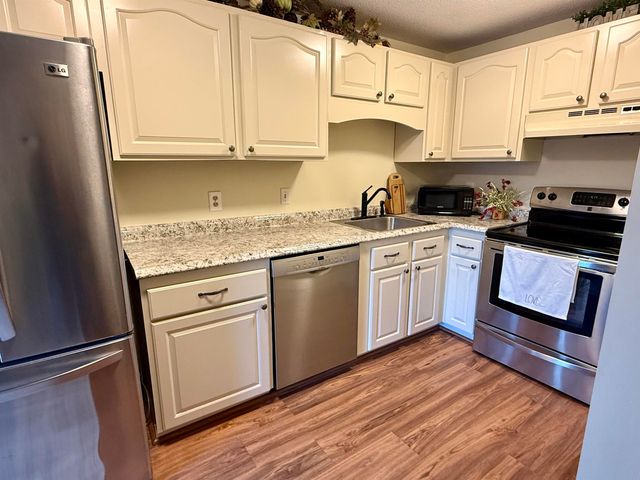 792 Court St Apt A, Keene, NH 03431