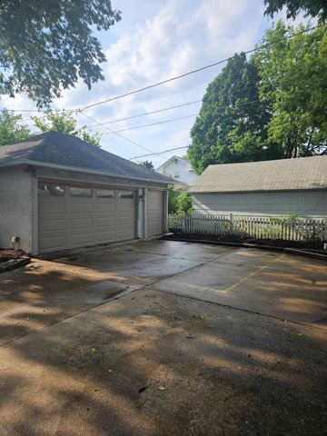 415 W 8th Street, Winona, MN 55987