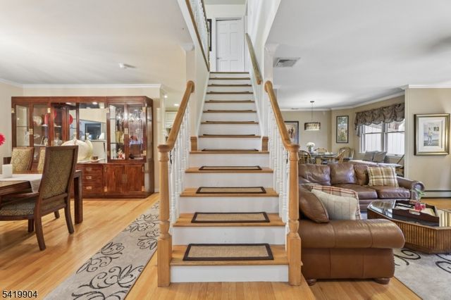 7 Valen Ct, Franklin Lakes Boro, NJ 07417