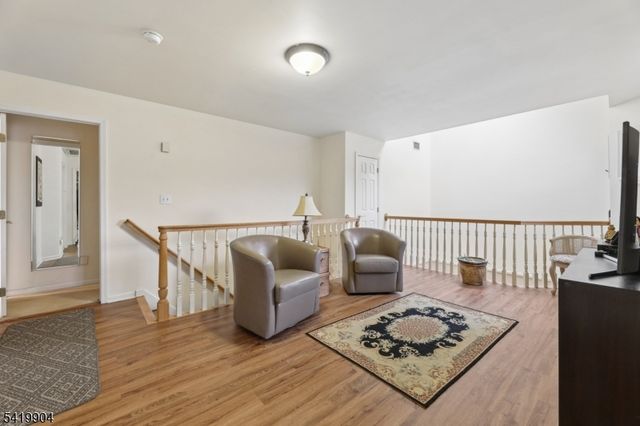 7 Valen Ct, Franklin Lakes Boro, NJ 07417