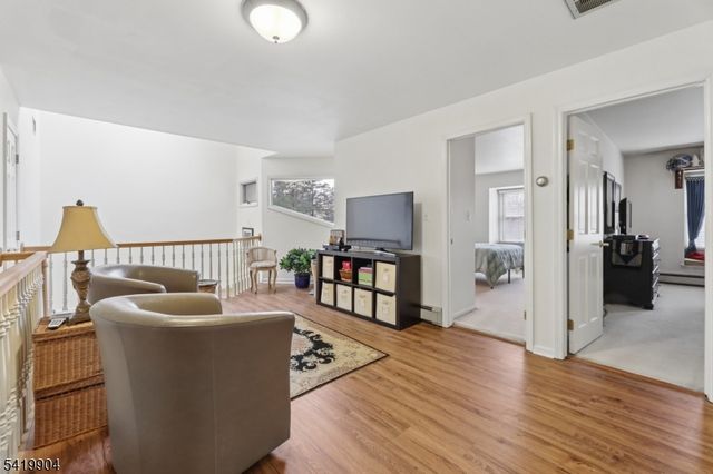 7 Valen Ct, Franklin Lakes Boro, NJ 07417