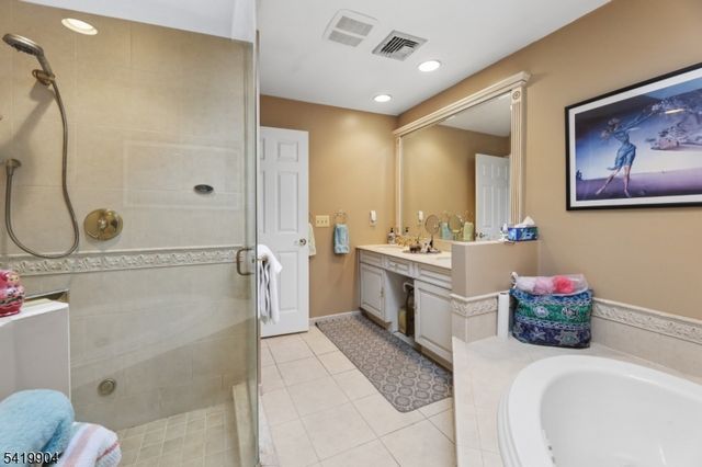 7 Valen Ct, Franklin Lakes Boro, NJ 07417