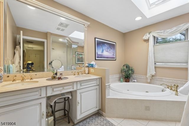 7 Valen Ct, Franklin Lakes Boro, NJ 07417