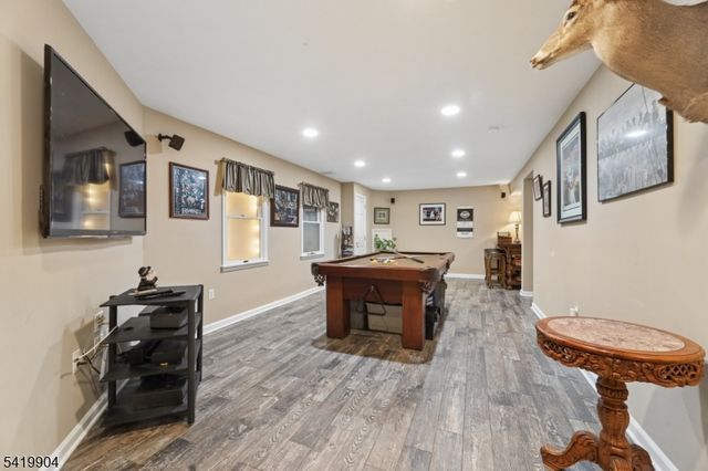 7 Valen Ct, Franklin Lakes Boro, NJ 07417