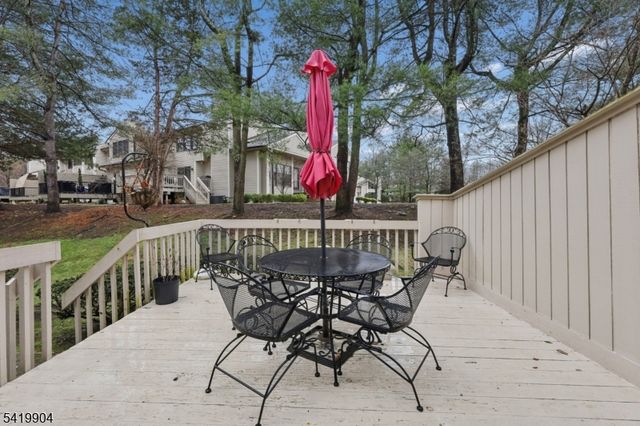 7 Valen Ct, Franklin Lakes Boro, NJ 07417