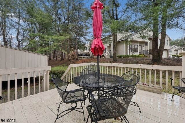 7 Valen Ct, Franklin Lakes Boro, NJ 07417
