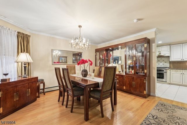 7 Valen Ct, Franklin Lakes Boro, NJ 07417