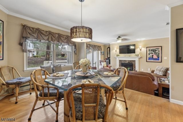 7 Valen Ct, Franklin Lakes Boro, NJ 07417