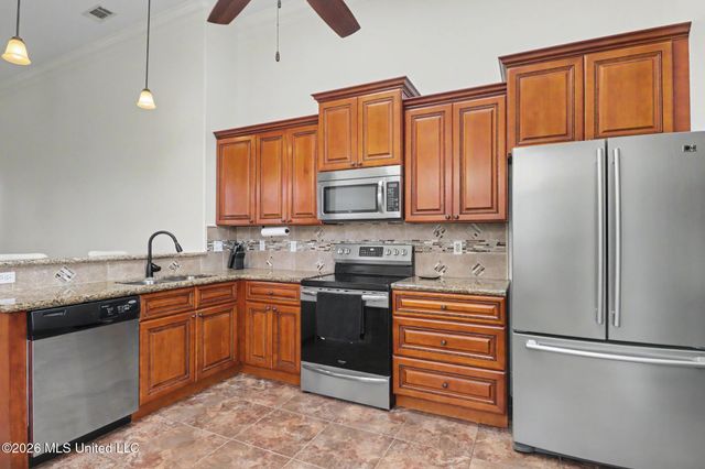 510 Palm Breeze Drive, Ocean Springs, MS 39564
