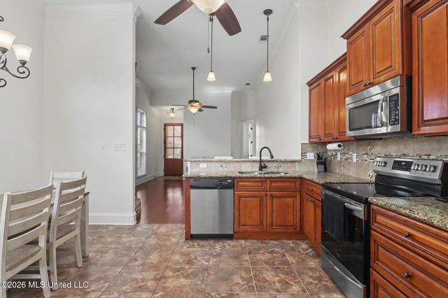 510 Palm Breeze Drive, Ocean Springs, MS 39564