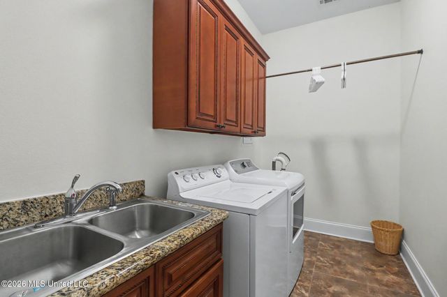 510 Palm Breeze Drive, Ocean Springs, MS 39564