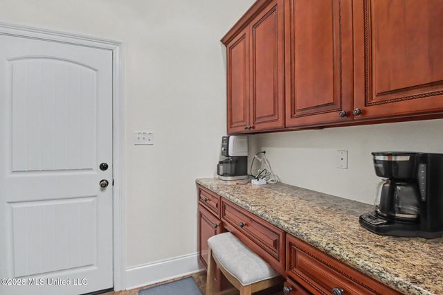 510 Palm Breeze Drive, Ocean Springs, MS 39564