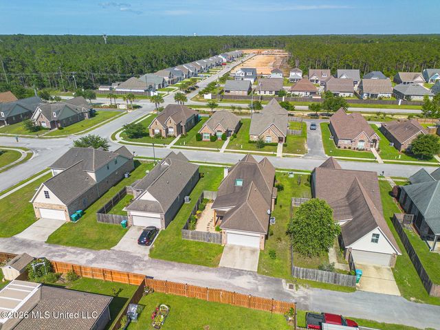 510 Palm Breeze Drive, Ocean Springs, MS 39564