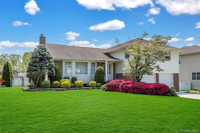 76 Robby Lane, Manhasset Hills, NY 11040