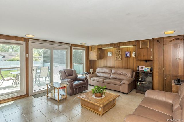76 Robby Lane, Manhasset Hills, NY 11040