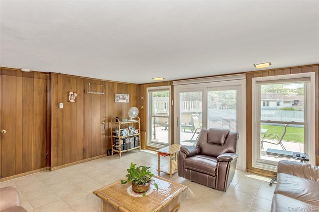 76 Robby Lane, Manhasset Hills, NY 11040