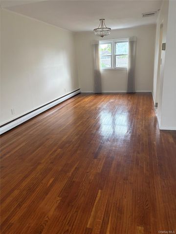 76 Robby Lane, Manhasset Hills, NY 11040