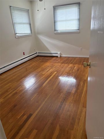 76 Robby Lane, Manhasset Hills, NY 11040