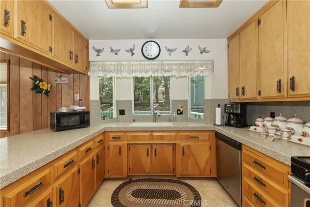 325 Brentwood, Lake Arrowhead, CA 92352