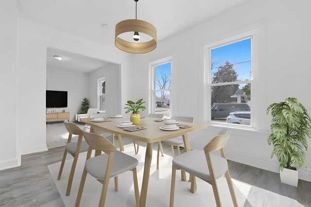 52 Wisconsin Avenue, Waukegan, IL 60085