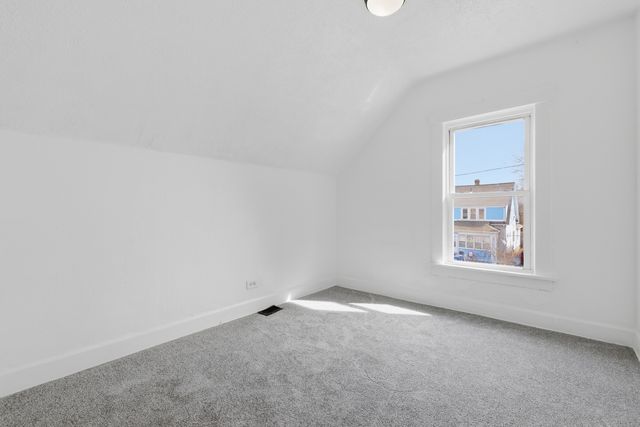 52 Wisconsin Avenue, Waukegan, IL 60085