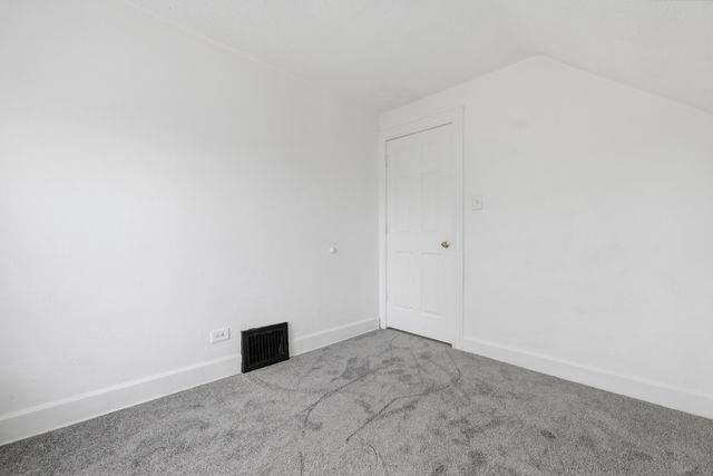 52 Wisconsin Avenue, Waukegan, IL 60085