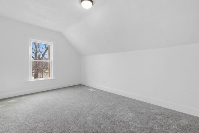 52 Wisconsin Avenue, Waukegan, IL 60085