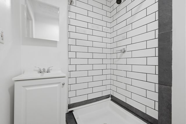 52 Wisconsin Avenue, Waukegan, IL 60085