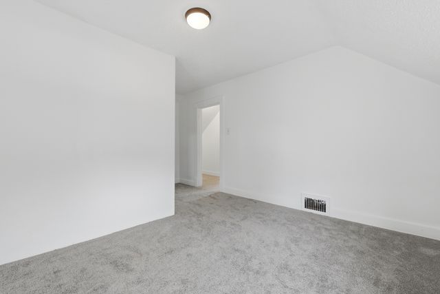 52 Wisconsin Avenue, Waukegan, IL 60085