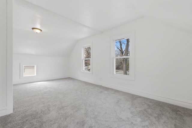 52 Wisconsin Avenue, Waukegan, IL 60085