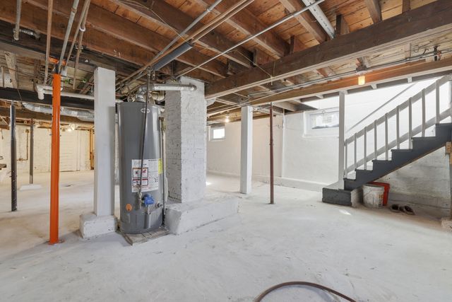 52 Wisconsin Avenue, Waukegan, IL 60085