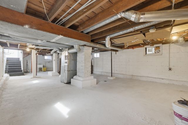 52 Wisconsin Avenue, Waukegan, IL 60085