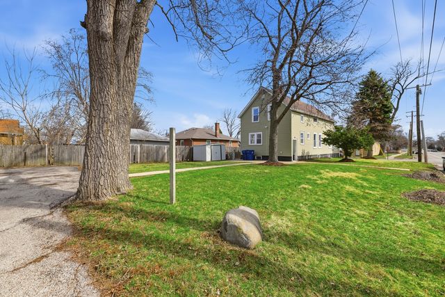 52 Wisconsin Avenue, Waukegan, IL 60085