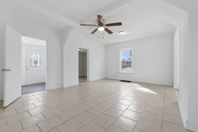 52 Wisconsin Avenue, Waukegan, IL 60085