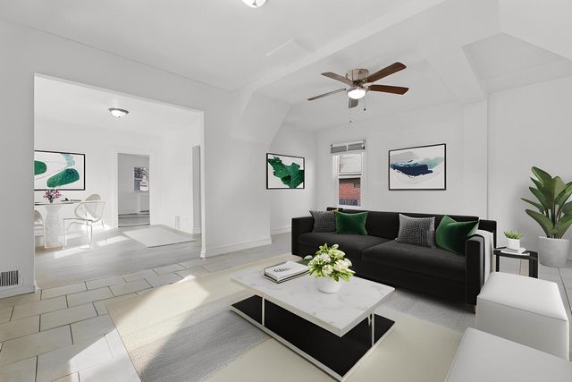 52 Wisconsin Avenue, Waukegan, IL 60085