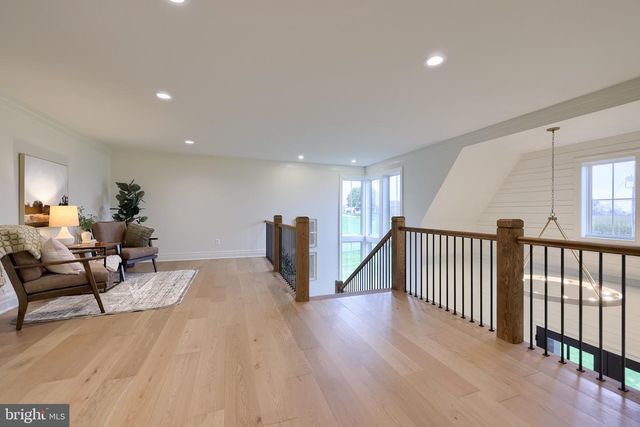72 BOMBERGER RD, Lititz, PA 17543