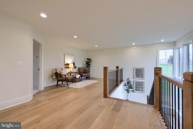 72 BOMBERGER RD, Lititz, PA 17543
