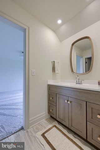 72 BOMBERGER RD, Lititz, PA 17543