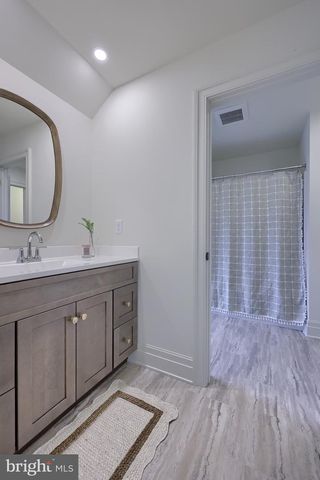 72 BOMBERGER RD, Lititz, PA 17543