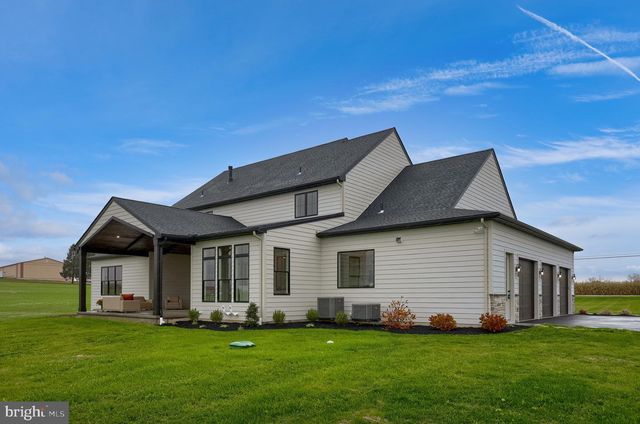 72 BOMBERGER RD, Lititz, PA 17543