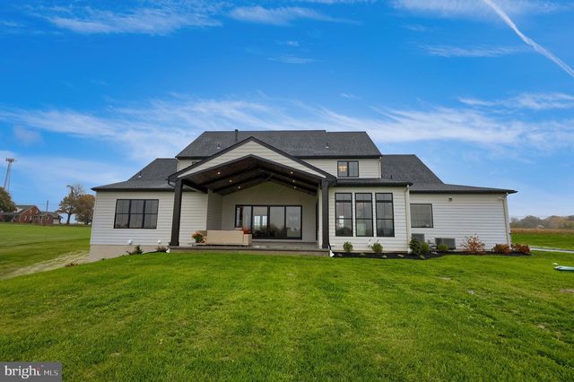 72 BOMBERGER RD, Lititz, PA 17543