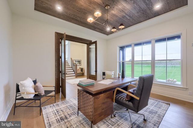 72 BOMBERGER RD, Lititz, PA 17543